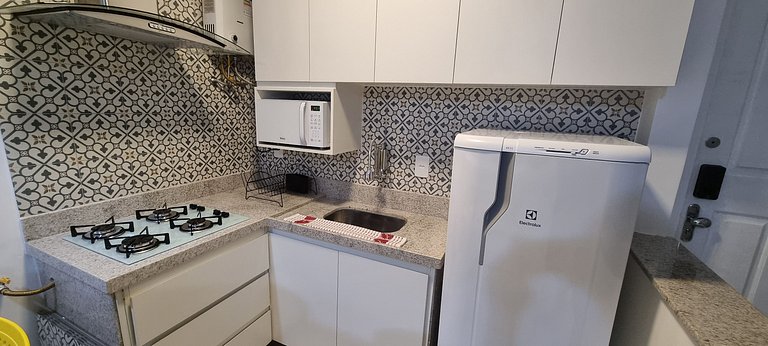 Studio moderno perto da praia e do metrô