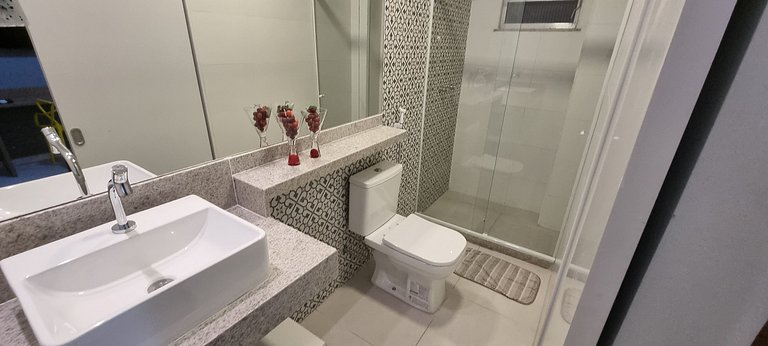 Studio moderno perto da praia e do metrô