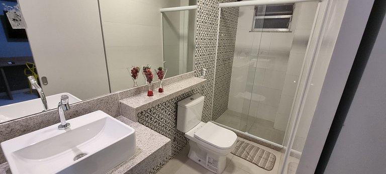 Studio moderno perto da praia e do metrô