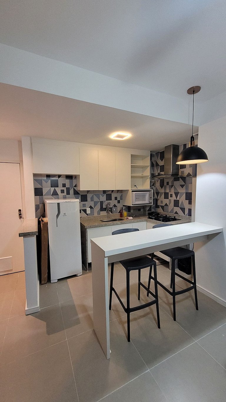 Apartamento Recém Reformado | Praia | Metro